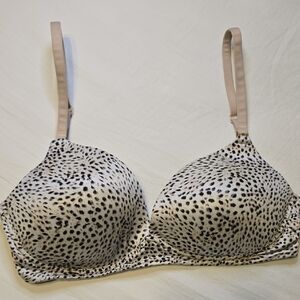 Victoria's Secret Body‎ By Victoria Wireless Bra Leopard Print 36D Tan Black